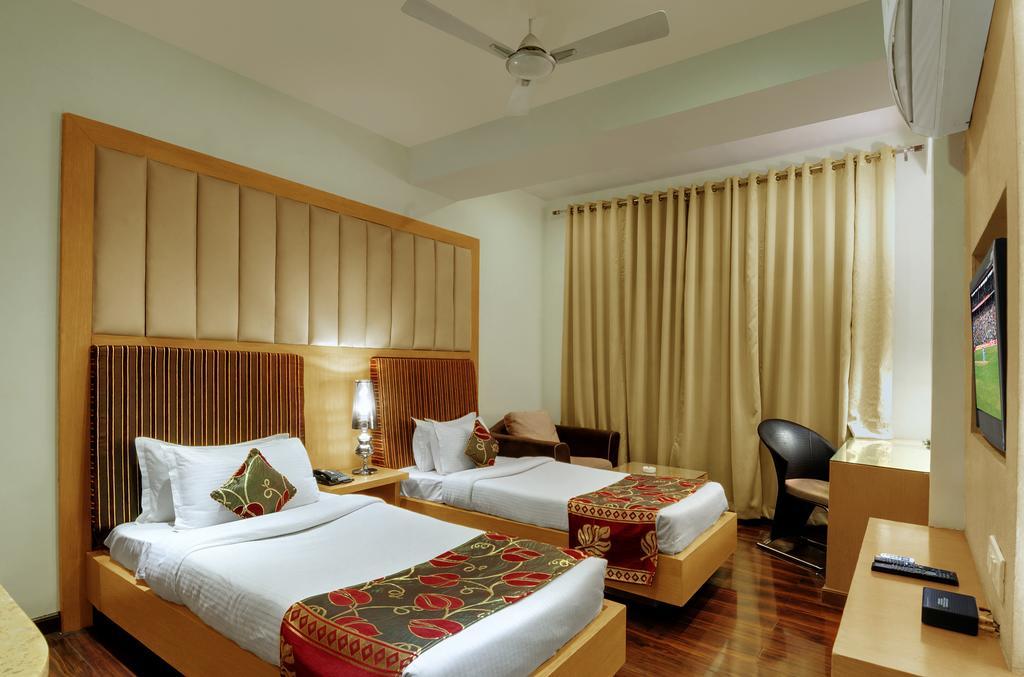 Hotel Balaji Central Ratlam Room photo